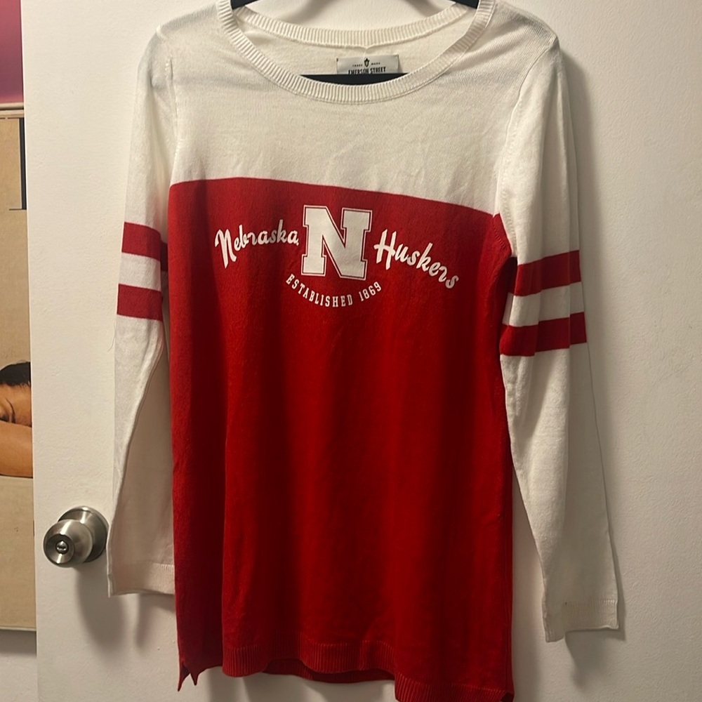 Nebraska Huskies Lightweight Sweater S
36”W x 27”L
Sleeves 24.5”